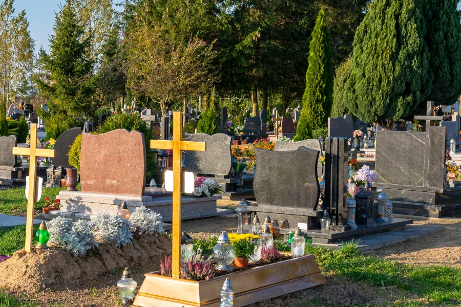 Cmentarz parafialny w Kąkolewie.